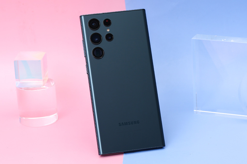 Điện thoại Samsung Galaxy S22 Ultra 5G thu h&uacute;t &aacute;nh nh&igrave;n